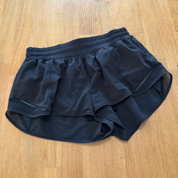 lululemon athletica Pants - Lululemon 8 Black Hotty Hot Athletic Shorts 2.5" Inseam